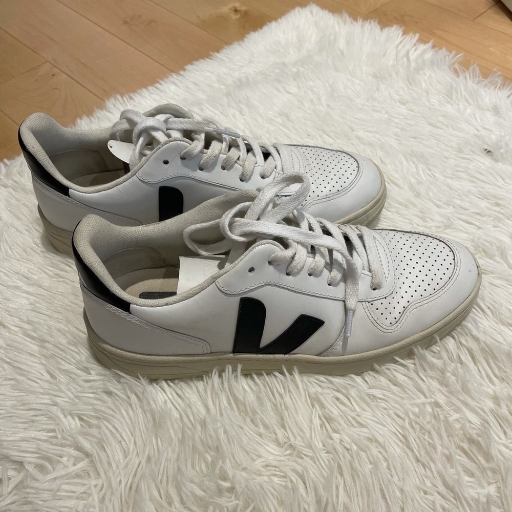 Veja sneakers size 8-8.5 euro 39